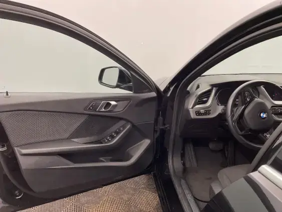 BMW SERIE 1 F40 - voiture d'occasion - Photo 18