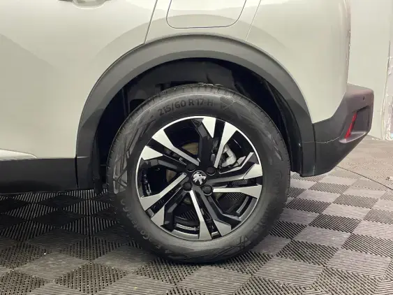 PEUGEOT 2008 II - voiture d'occasion - Photo 23