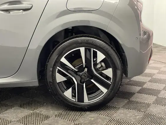 PEUGEOT 208 II - voiture d'occasion - Photo 23