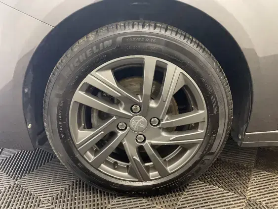 PEUGEOT 208 BUSINESS R II - voiture d'occasion - Photo 23