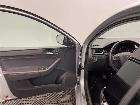 SEAT TOLEDO IV - voiture d'occasion - Photo 19