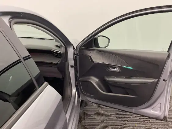 PEUGEOT 208 BUSINESS R II - voiture d'occasion - Photo 19