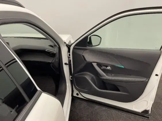 PEUGEOT 2008 II - voiture d'occasion - Photo 19