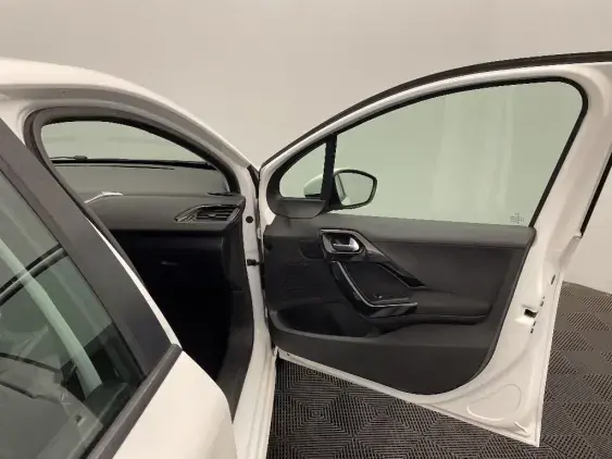 PEUGEOT 208 - voiture d'occasion - Photo 20