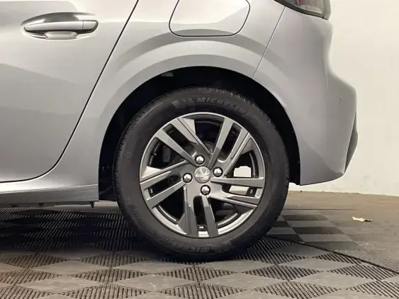 PEUGEOT 208 II - voiture d'occasion - Photo 22