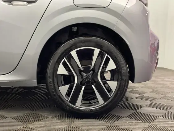 PEUGEOT 208 II - voiture d'occasion - Photo 21