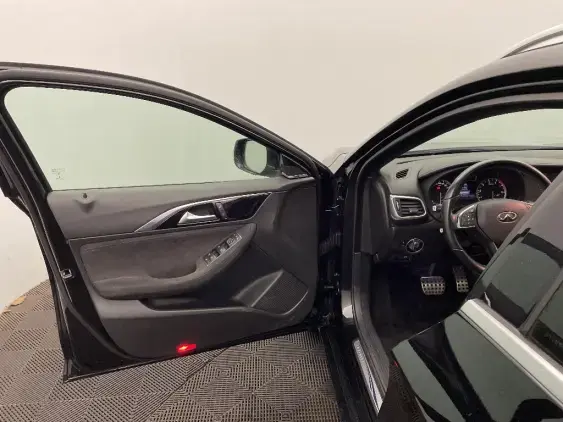 INFINITI Q30 - voiture d'occasion - Photo 17