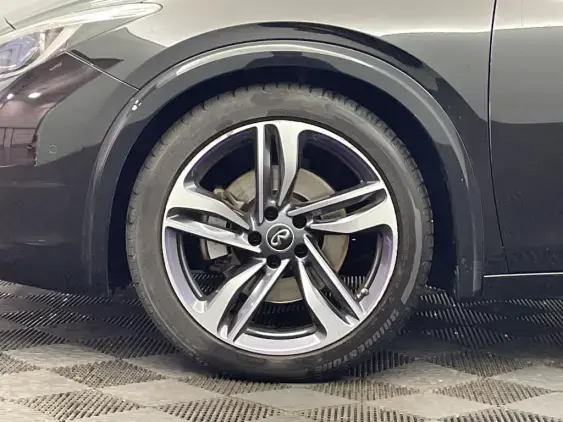 INFINITI Q30 - voiture d'occasion - Photo 21