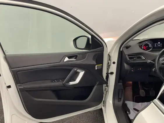 PEUGEOT 308 II - voiture d'occasion - Photo 18