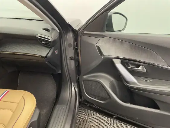 PEUGEOT 2008 II - voiture d'occasion - Photo 20