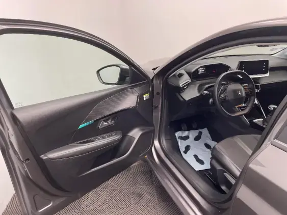 PEUGEOT 208 BUSINESS R II - voiture d'occasion - Photo 18