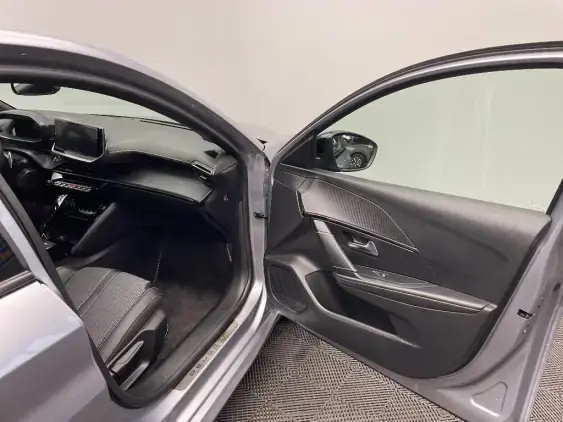 PEUGEOT 208 II - voiture d'occasion - Photo 18