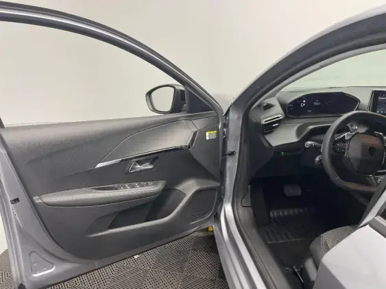 PEUGEOT 208 II - voiture d'occasion - Photo 17