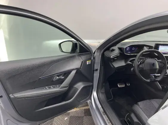 PEUGEOT 208 II - voiture d'occasion - Photo 18