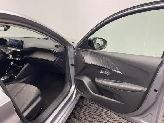 PEUGEOT 208 II - voiture d'occasion - Photo 18