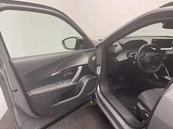 PEUGEOT 2008 II - voiture d'occasion - Photo 17