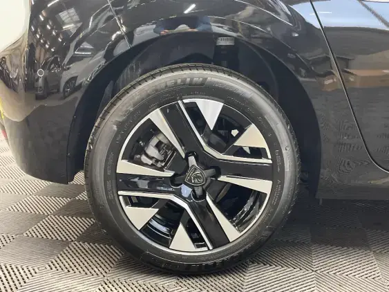 PEUGEOT 208 II - voiture d'occasion - Photo 22