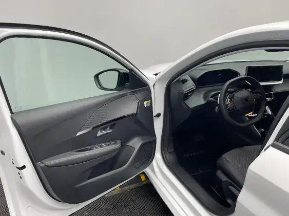 PEUGEOT 208 II - voiture d'occasion - Photo 17