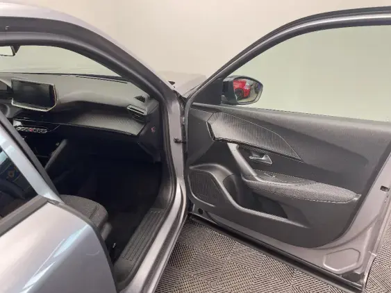 PEUGEOT 2008 II - voiture d'occasion - Photo 17