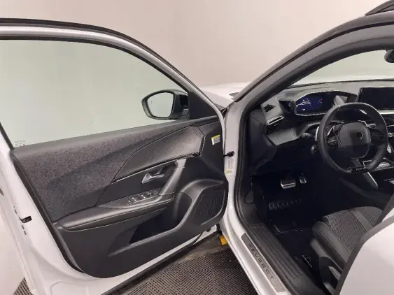 PEUGEOT 2008 II - voiture d'occasion - Photo 17