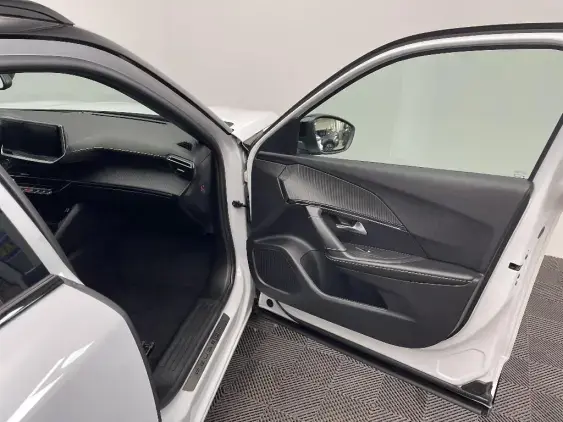 PEUGEOT 2008 II - voiture d'occasion - Photo 18