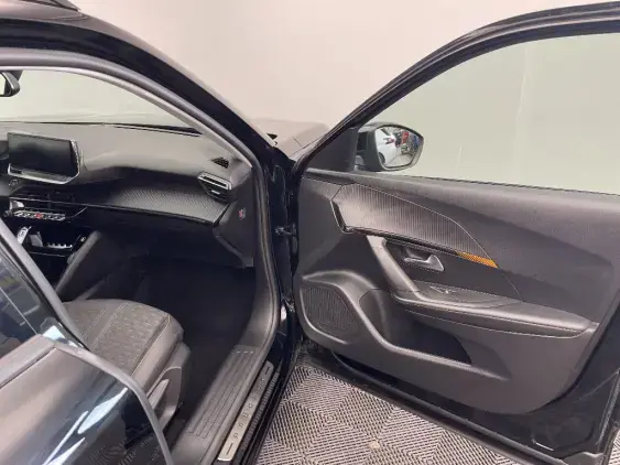 PEUGEOT 2008 II - voiture d'occasion - Photo 19