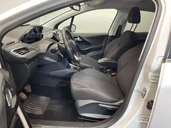 PEUGEOT 208 - voiture d'occasion - Photo 17