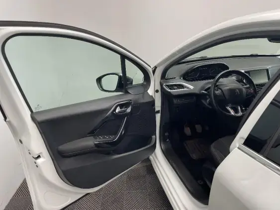 PEUGEOT 208 - voiture d'occasion - Photo 18