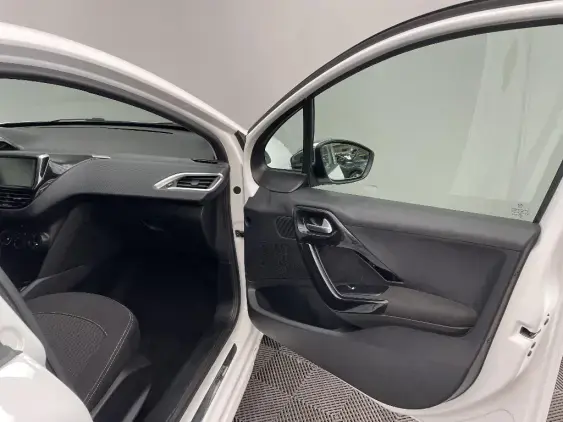 PEUGEOT 208 - voiture d'occasion - Photo 18