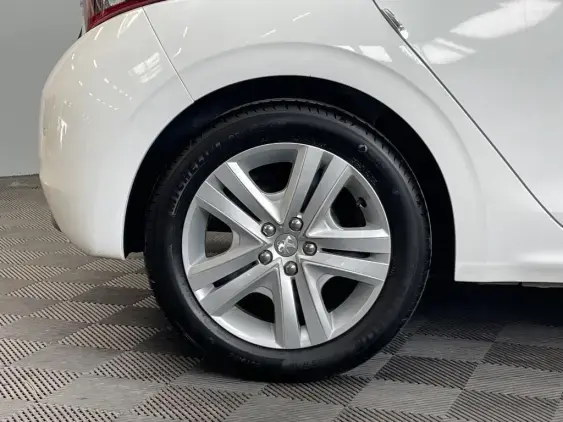 PEUGEOT 208 - voiture d'occasion - Photo 22