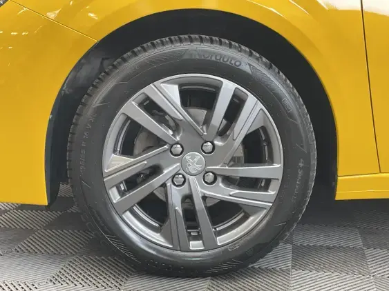 PEUGEOT 208 II - voiture d'occasion - Photo 19