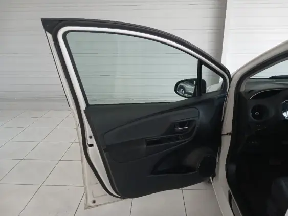TOYOTA YARIS III - voiture d'occasion - Photo 17
