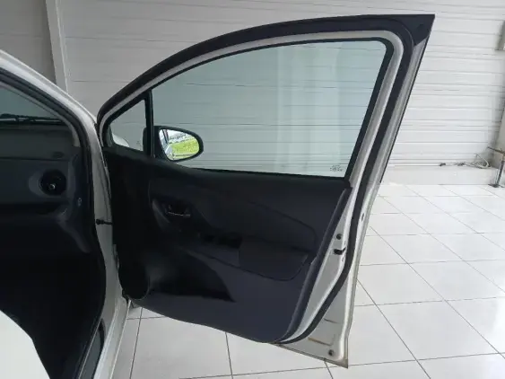 TOYOTA YARIS III - voiture d'occasion - Photo 18