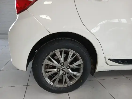 TOYOTA YARIS III - voiture d'occasion - Photo 22