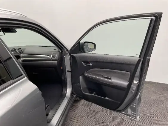 SUZUKI VITARA IV - voiture d'occasion - Photo 19