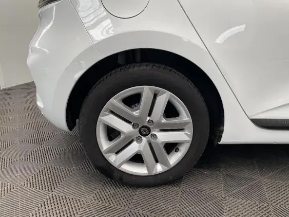 RENAULT CLIO V - voiture d'occasion - Photo 23