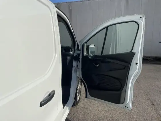 RENAULT TRAFIC FG III - voiture d'occasion - Photo 17