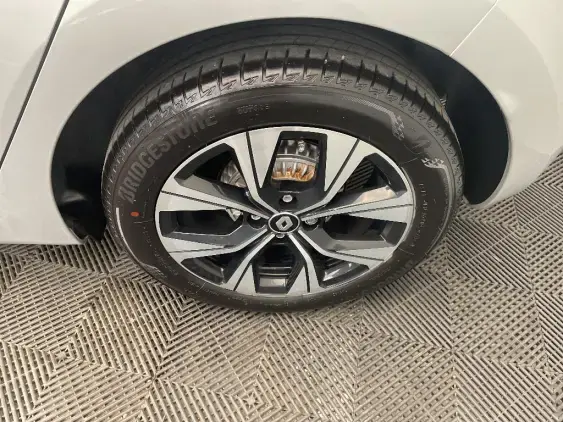 RENAULT CLIO V - voiture d'occasion - Photo 23