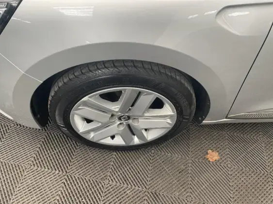 RENAULT CLIO V - voiture d'occasion - Photo 21