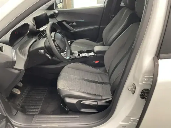 PEUGEOT 2008 II - voiture d'occasion - Photo 17