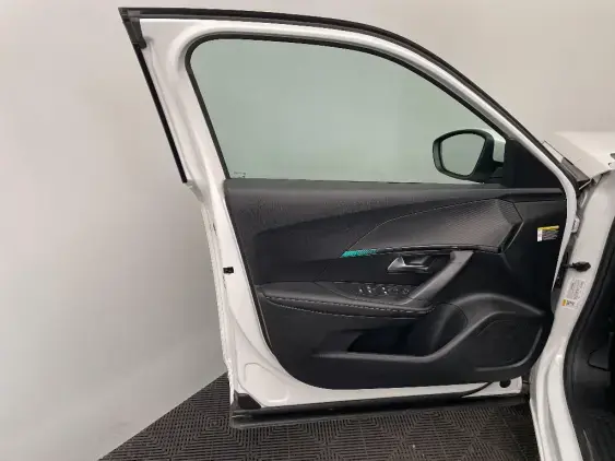 PEUGEOT 2008 II - voiture d'occasion - Photo 18