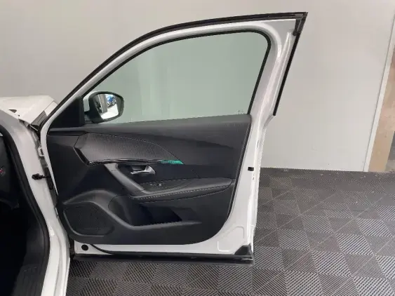 PEUGEOT 2008 II - voiture d'occasion - Photo 19