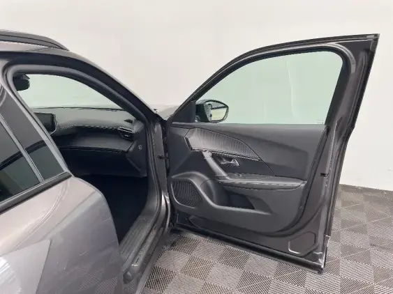 PEUGEOT 2008 II - voiture d'occasion - Photo 19