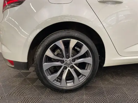 RENAULT MEGANE IV - voiture d'occasion - Photo 25