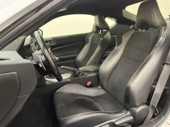 TOYOTA GT86 - voiture d'occasion - Photo 18