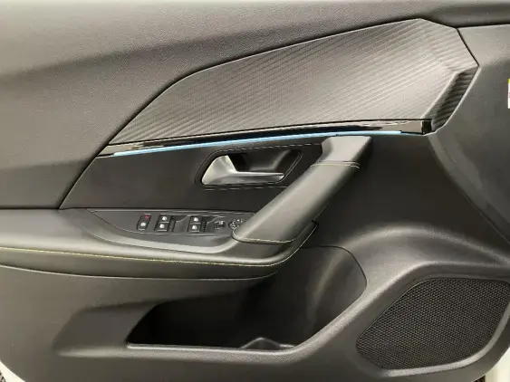 PEUGEOT 2008 II - voiture d'occasion - Photo 19