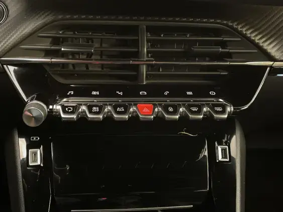 PEUGEOT 2008 II - voiture d'occasion - Photo 21