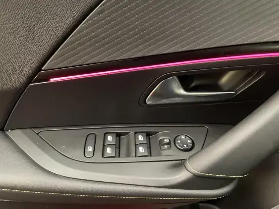 PEUGEOT 2008 ELECTRIQUE II - voiture d'occasion - Photo 17