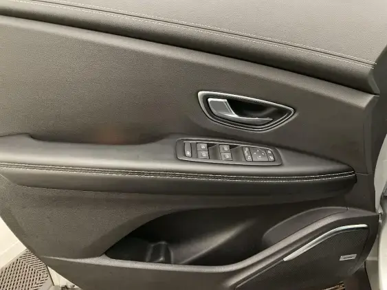 RENAULT SCENIC IV - voiture d'occasion - Photo 19