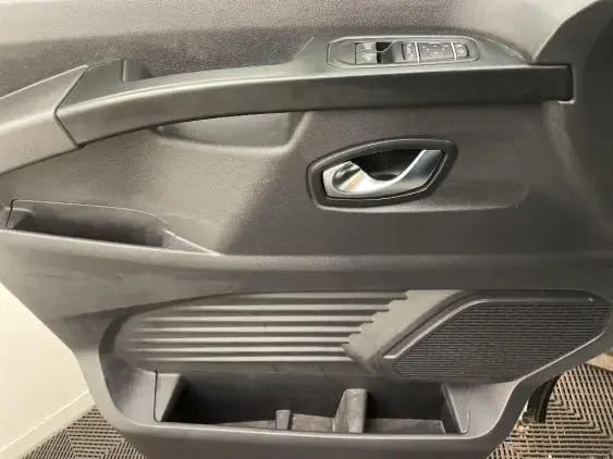 RENAULT TRAFIC FG III - voiture d'occasion - Photo 19